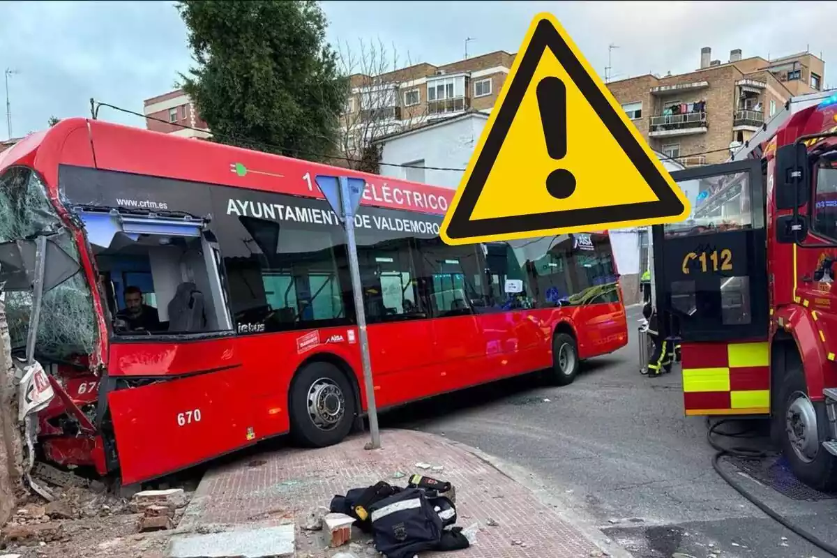 Autobús estrellado en Valdemoro con una señal de alerta
