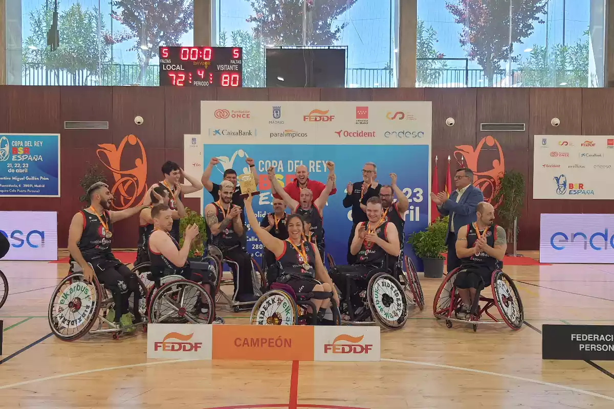 Jugadores de básquet en silla de ruedas