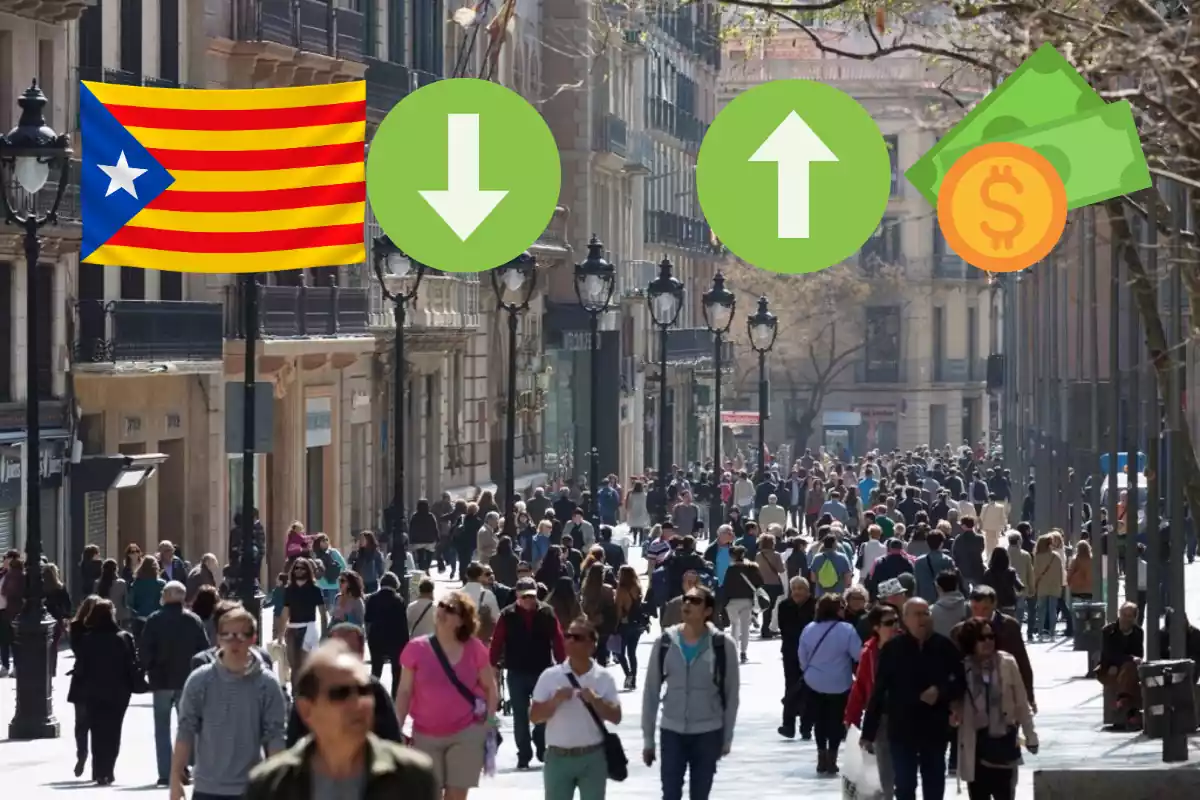 Gente paseando por el Portal de l'Àngel de Barcelona