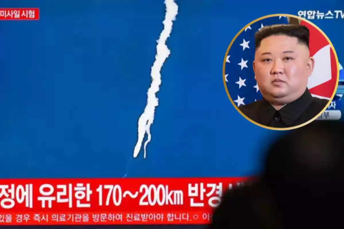 Una pantalla de televisión muestra una prueba de misil con un retrato de un líder en un recuadro.