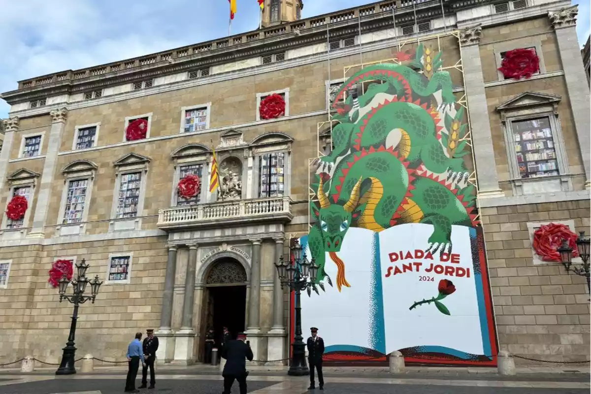 El aspecto de la fachada de la Generalitat para la Diada