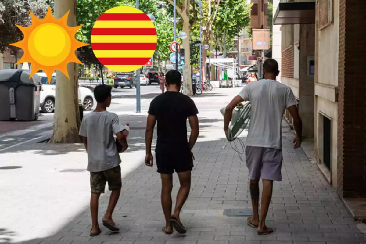 Tres hombres andando por la calle