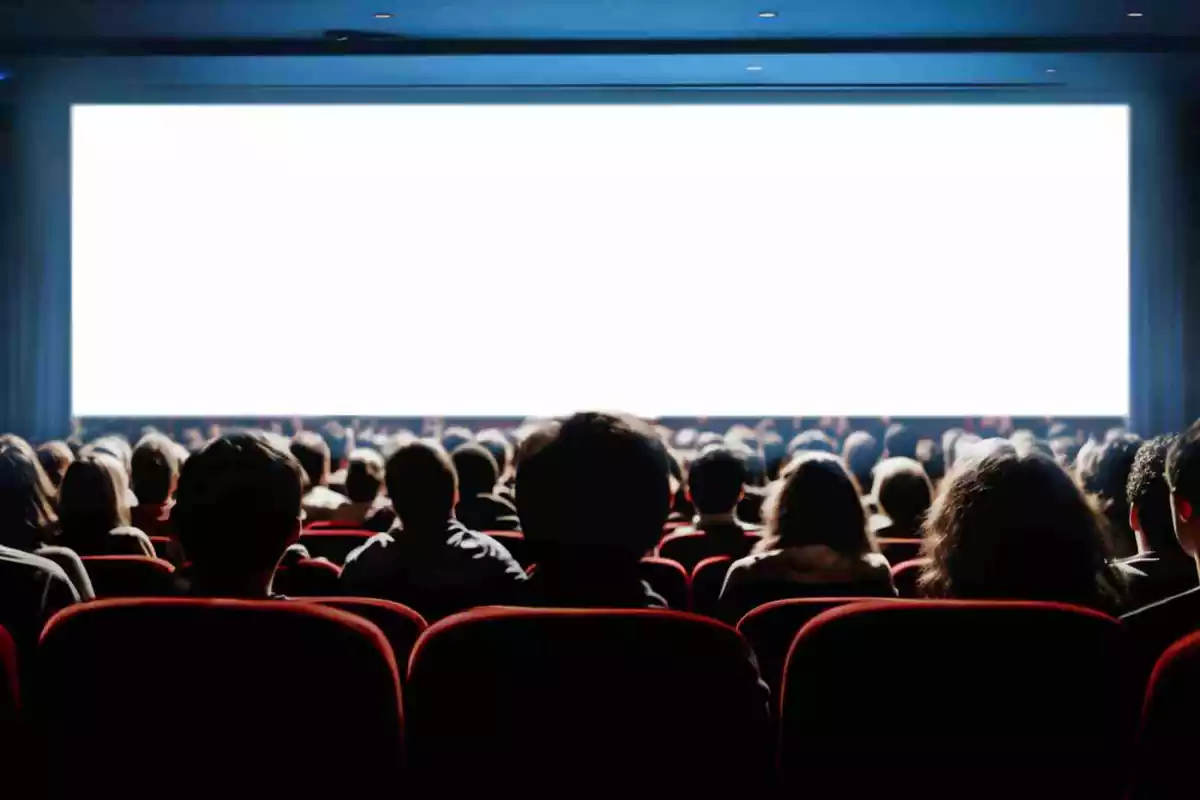 Una sala de cine llena de espectadores