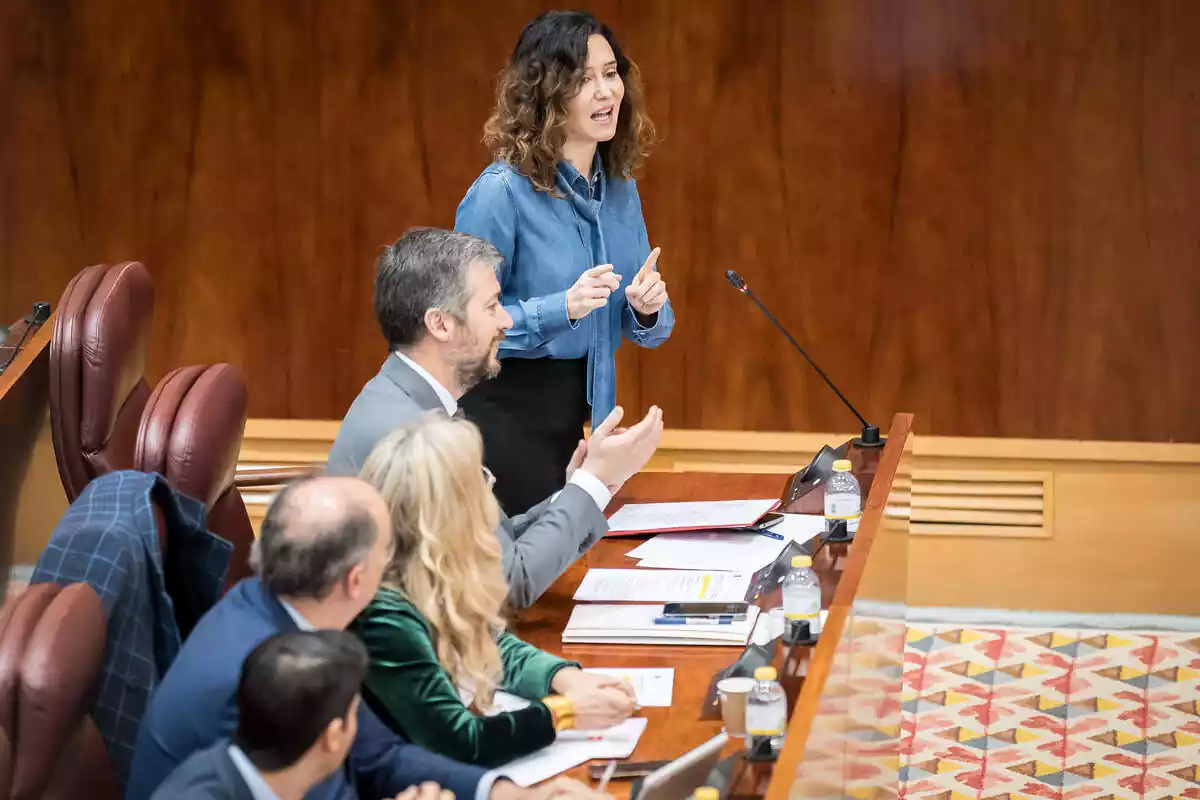 Isabel Díaz Ayuso interviniendo en la Asamblea de Madrid