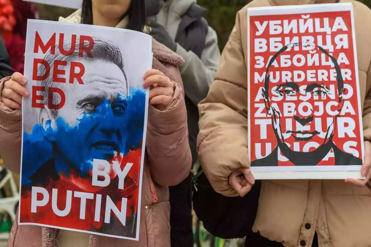Manifestantes en Moscú condenan el asesinato de Navalny