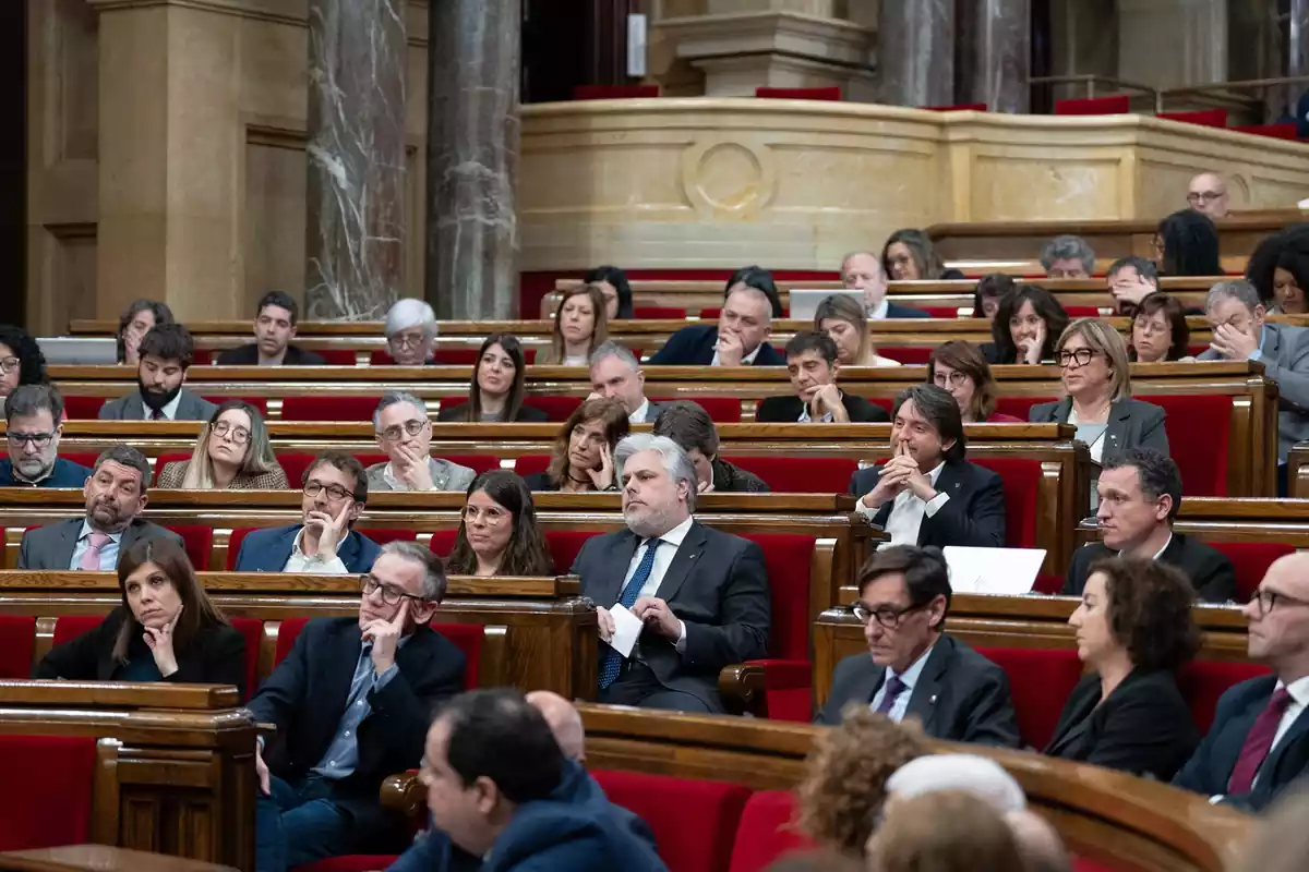 Diputados en el Parlamento de Cataluña