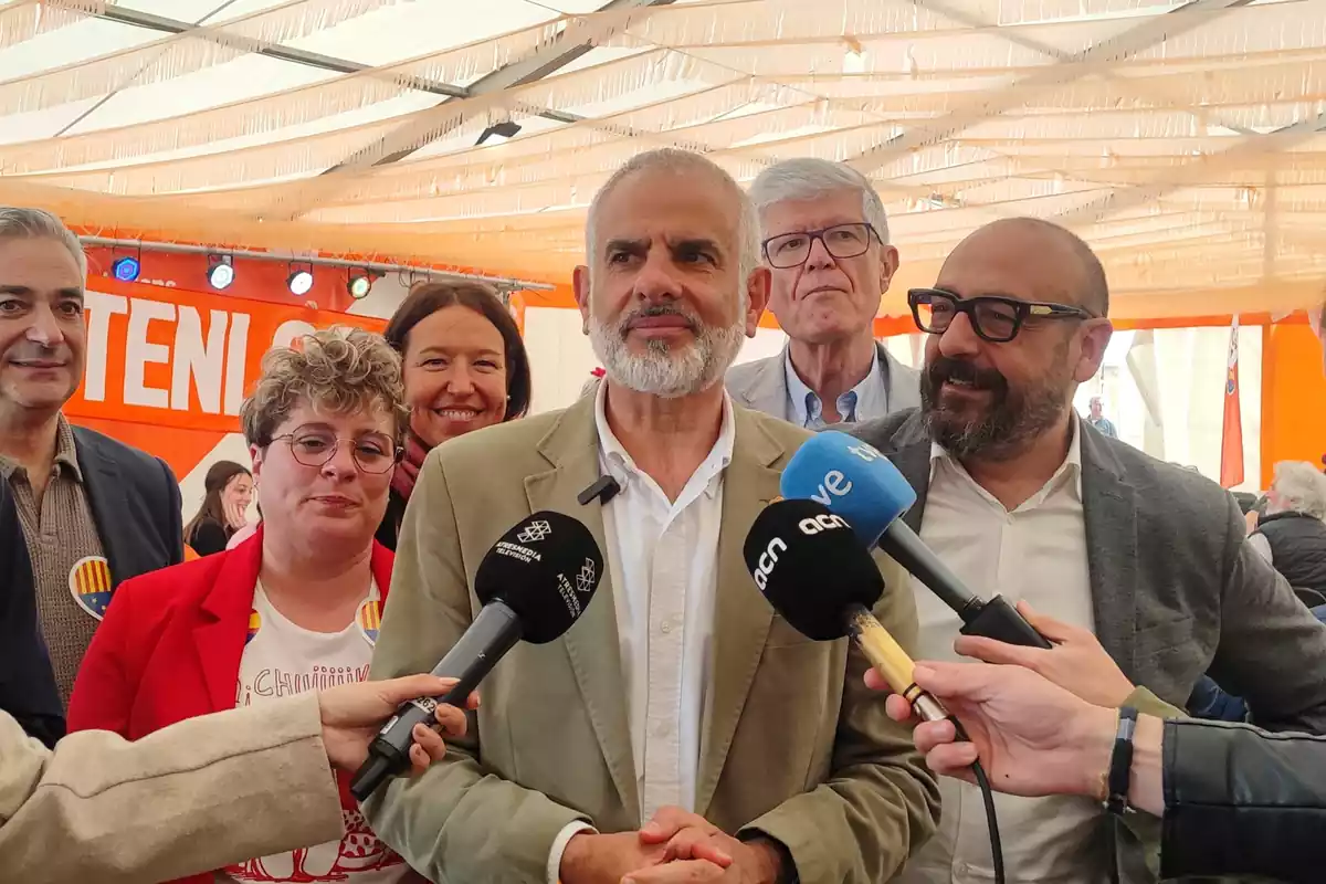 El candidato de Cs a las elecciones catalanas, Carlos Carrizosa, en la Feria de Abril de Barcelona