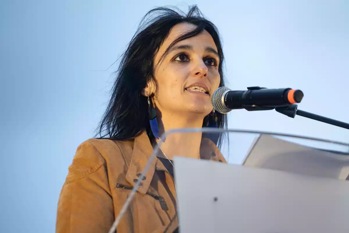 La candidata de Aliança Catalana por Girona, Sílvia Orriols, interviene durante el inicio de campaña de Aliança Catalana