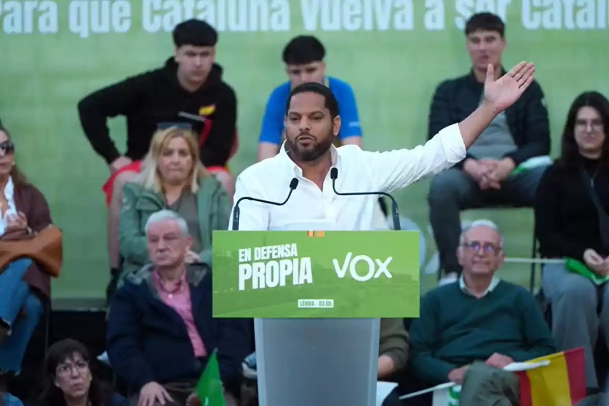 El candidato de Vox a las elecciones catalanas, Ignacio Garriga, en un acto de Vox en Lleida ciudad, el 3 de mayo de 2024.
