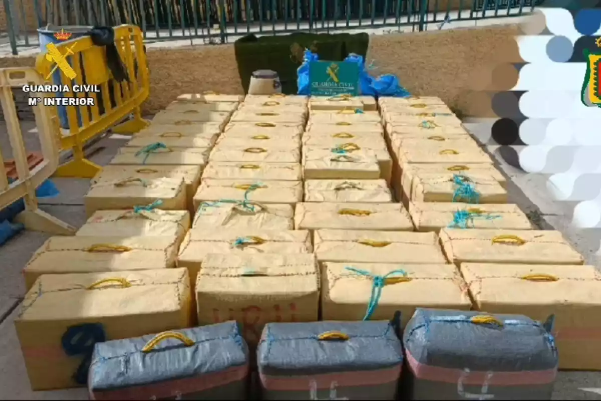 Interceptada una neumática con más de 1.700 kg de hachís en el litoral de Santa Cruz de Tenerife