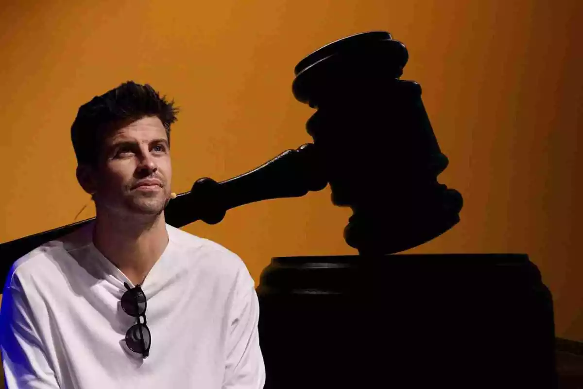 Fotomontaje de Gerard Piqué con el mazo de un juez