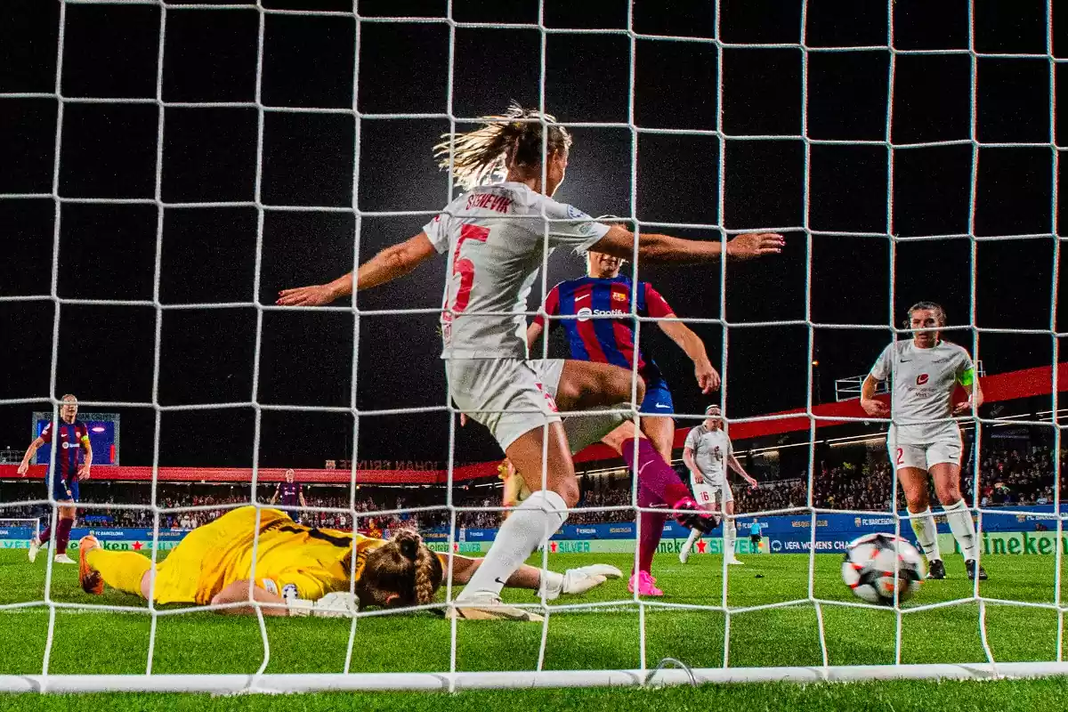 El gol de Fridolina Rolfö en el Barça-Brann