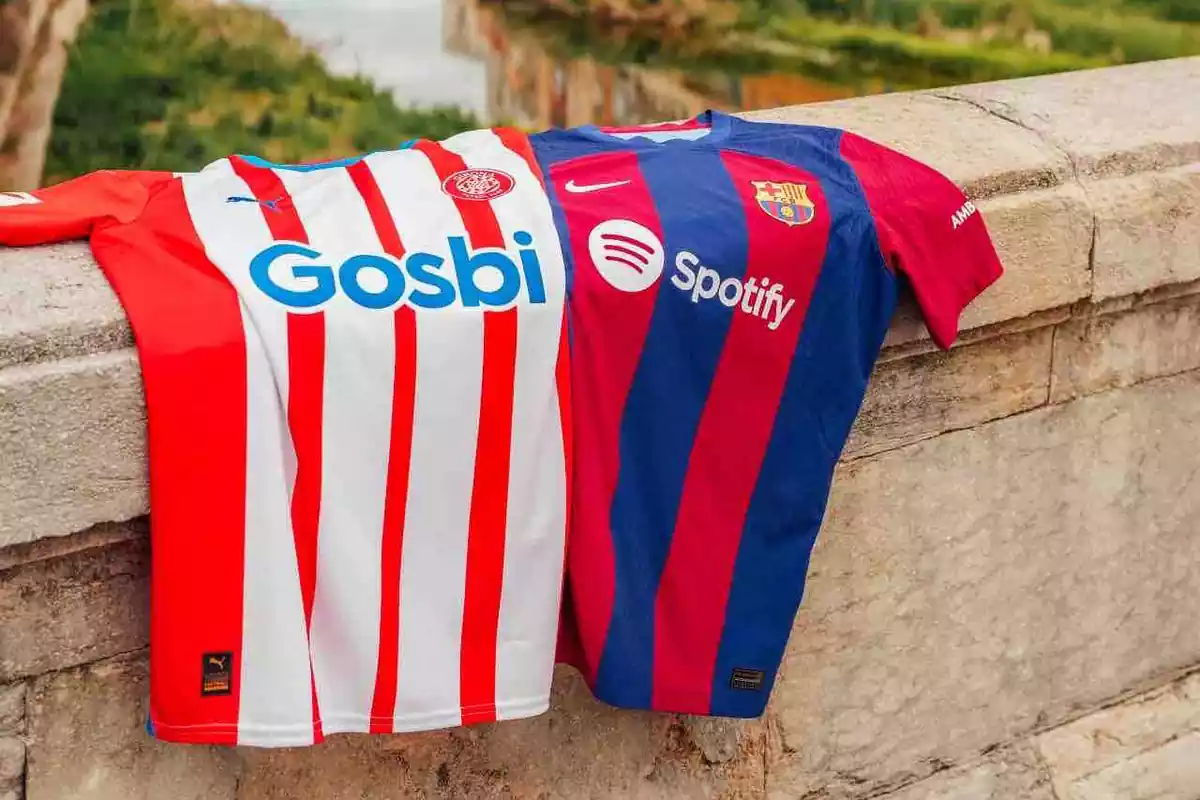 Las camisetas del Girona y el Barça, en Girona