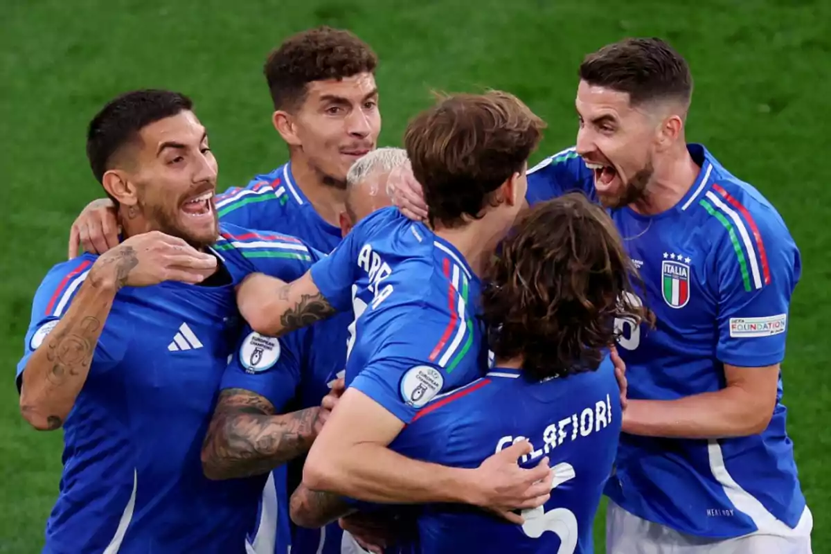 Jugadores de la selección italiana, celebrando un gol ante Albania