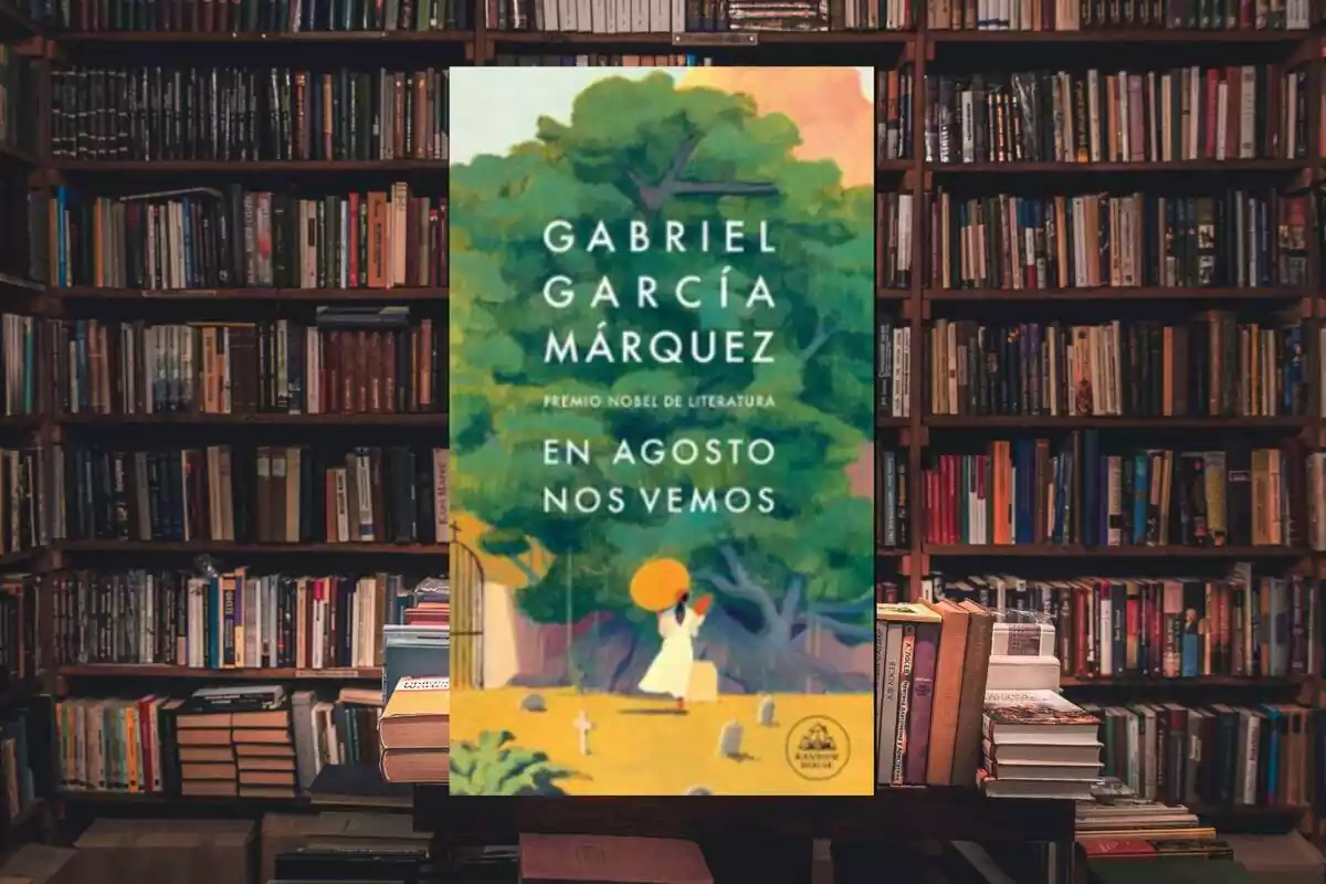 Una biblioteca con el último libro de Gabriel García Márquez