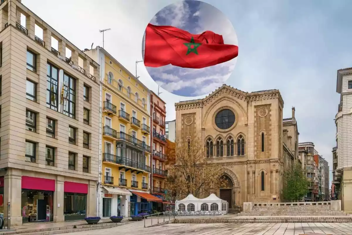 Fotomontaje de la Plaça Sant Joan de Lleida con una bandera de Marruecos
