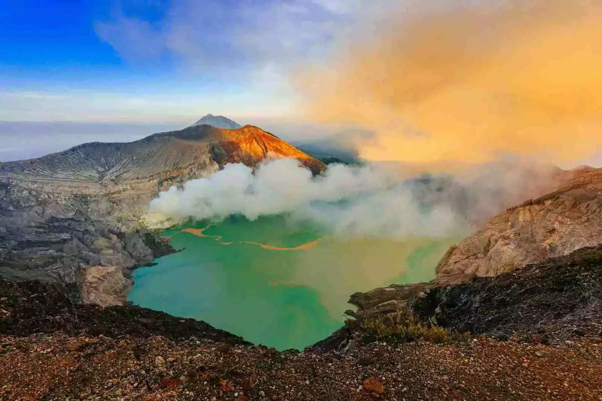 Panorámica del volcán Ijen en Indonesia