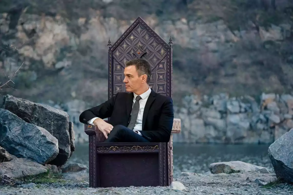 Pedro Sánchez en un trono