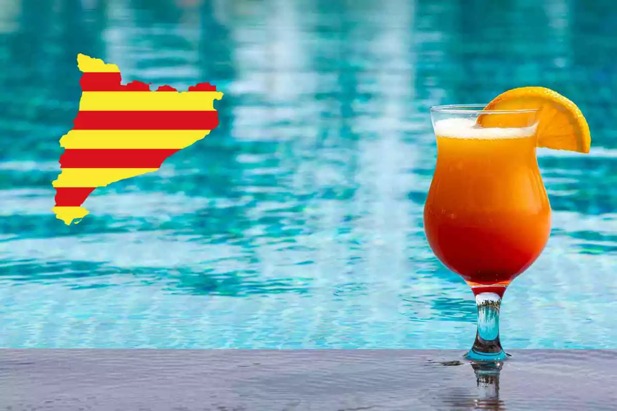 Una piscina en un fotomontaje con el mapa de Cataluña