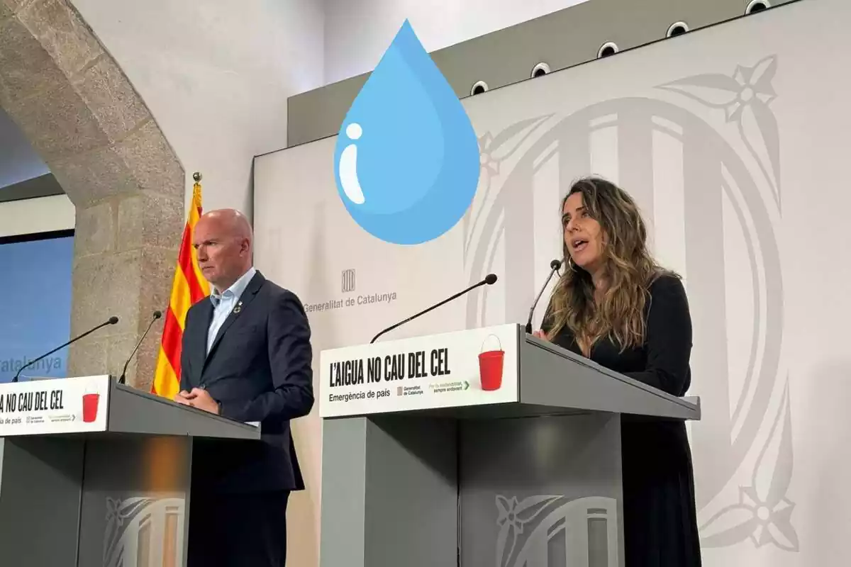 Mascort y Plaja en rueda de prensa este jueves en Govern, con un símbolo de agua