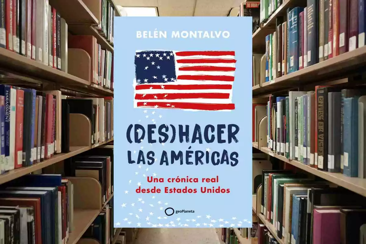 Libro titulado "(Des)Hacer las Américas" de Belén Montalvo, con una bandera de Estados Unidos en la portada, ubicado en una biblioteca.
