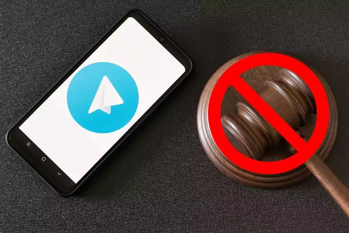 Telegram con un mazo y un símbolo de prohibición