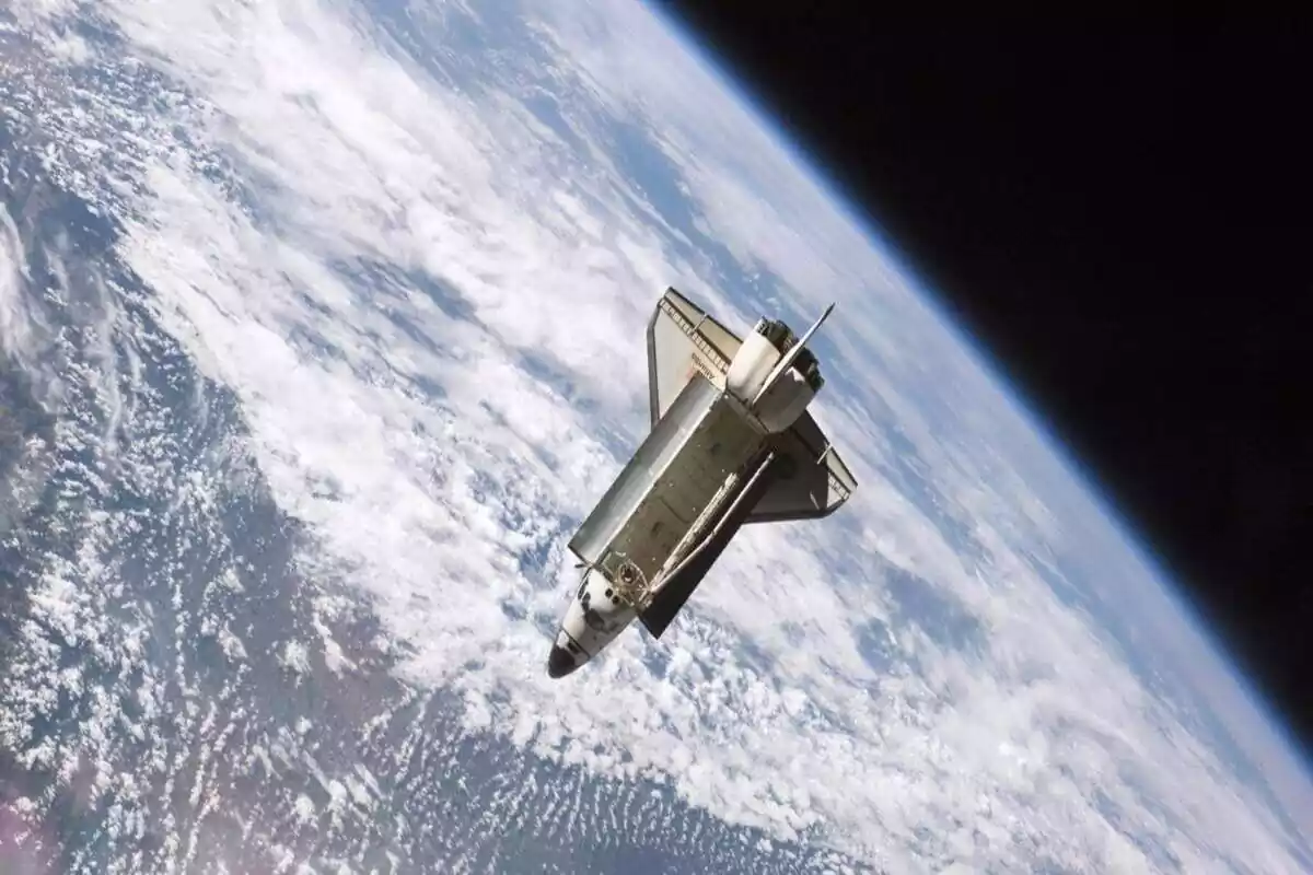 Retrato de un satélite en el espacio