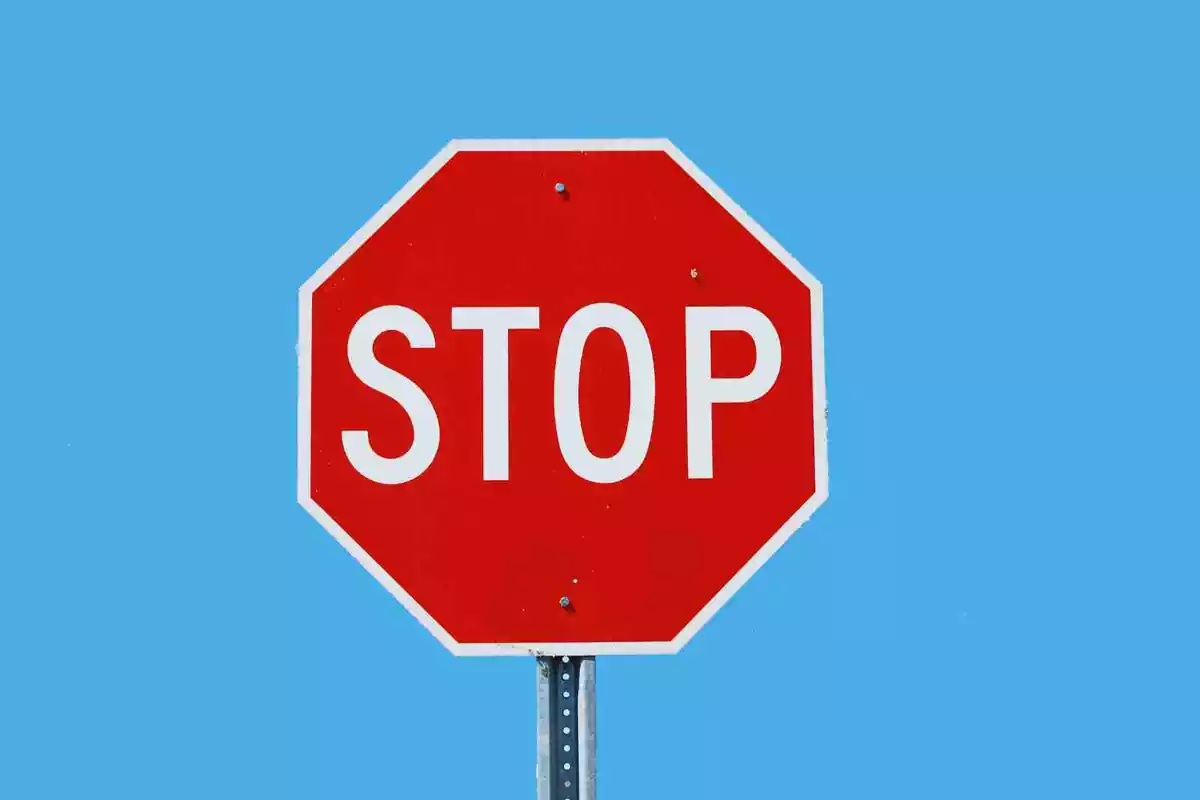 Una imágen de una señal de STOP