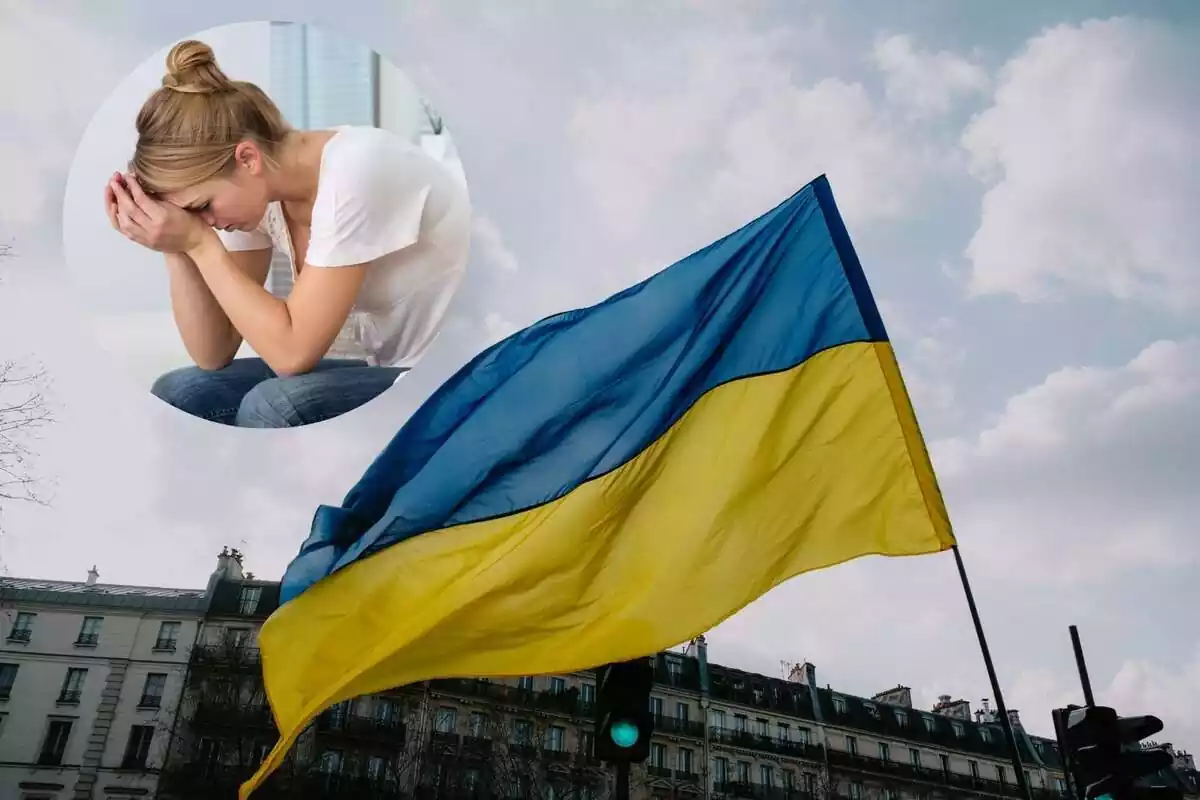 Un fotomontaje de una bandera de Ucrania con una mujer estresada de fondo