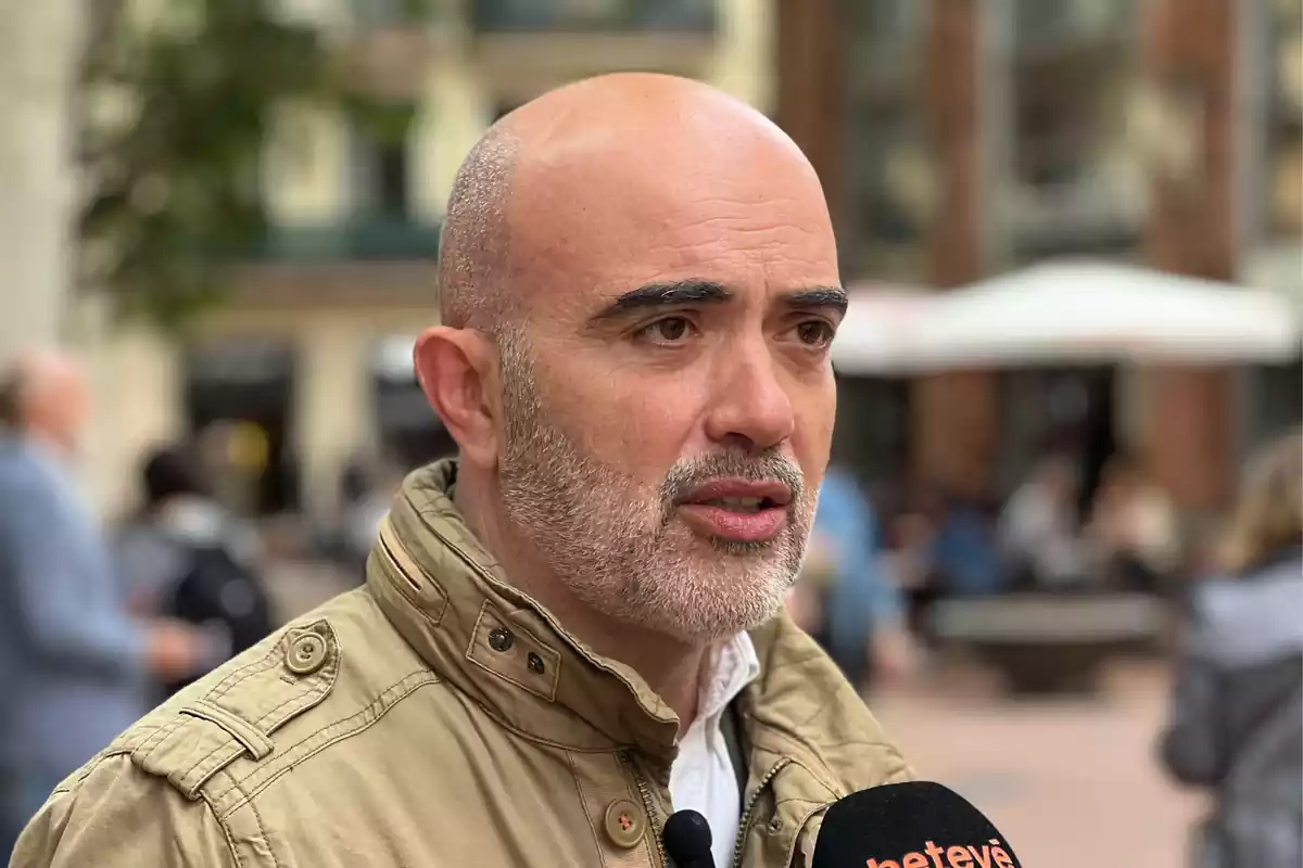 Dani Sirera atiende a los medios en Barcelona